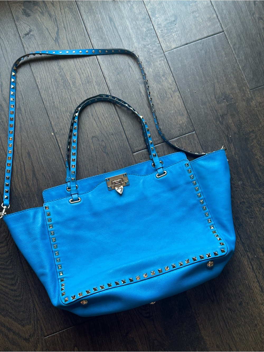 VALENTINO Blue Leather Rockstud Trapeze Medium Tote Bag